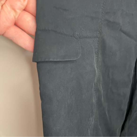 Lululemon Metropolis Maven High Rise Crop Size 4 Black Cargo Pant - Picture 6 of 12